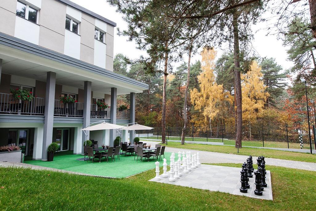 Hotel Inwest Osrodek Szkoleniowo-Wypoczynkowy à Smardzewice Extérieur photo